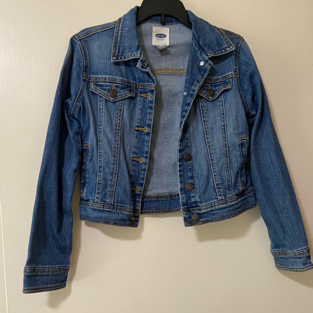 Girls old navy denim jack Large- 10/12. Great condition.